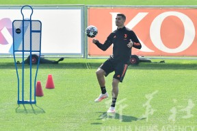 kaiyun 开云体育-赛后芝加哥公牛备战欧冠，防线松动细节曝光，更衣室稳定，身体对抗强度拉满