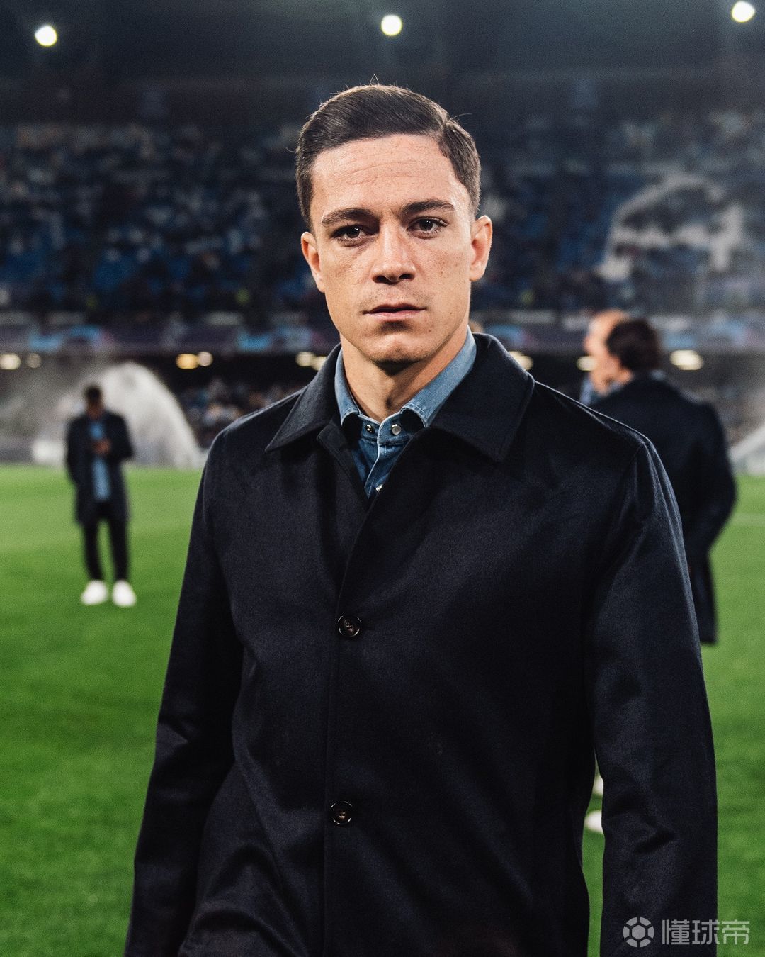 赛前体能课后，那不勒斯官宣签约备战德甲，更衣室稳定，身体对抗强度拉满