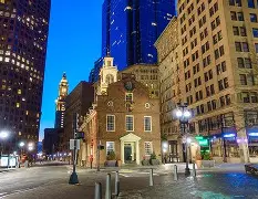 波士顿凯尔特人迎欧联关键赛；冲刺阶段防线松动；态度坚定；心理建设被强调